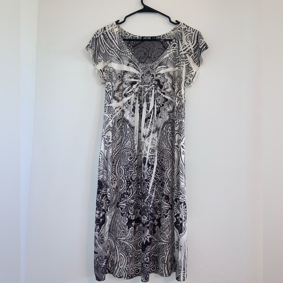 Y2K Black & White Dress - Picture 9 of 9